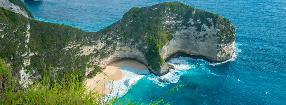 Der Kelingking Beach auf der Insel Nusa Penida (Bali/Indonesien)