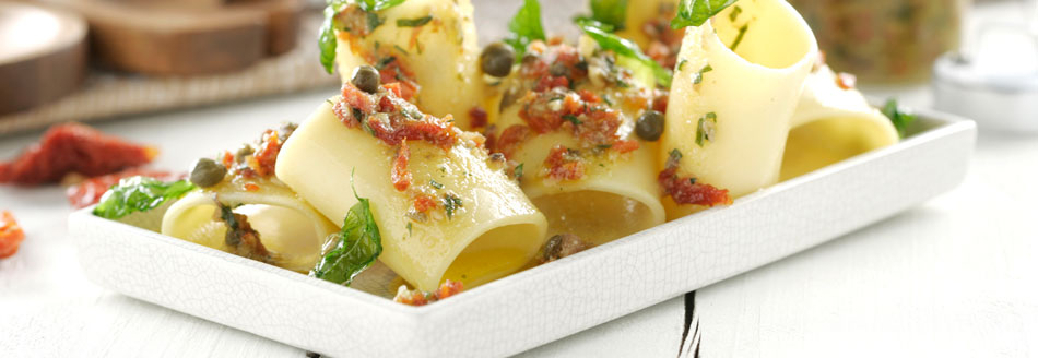 Lecker zubereitetes Gericht mit Paccheri