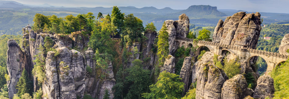 Das Elb-Sandsteingebirge mit der Basteibrücke