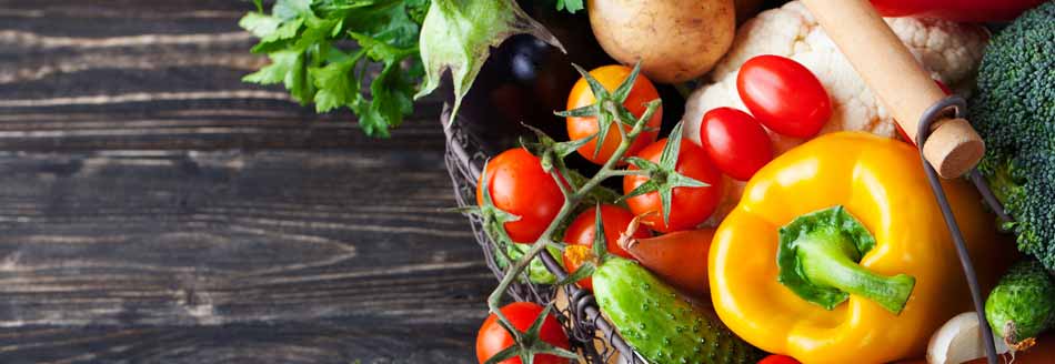 Lebensmittel im Herbst: Gemüse im Einkaufskorb
