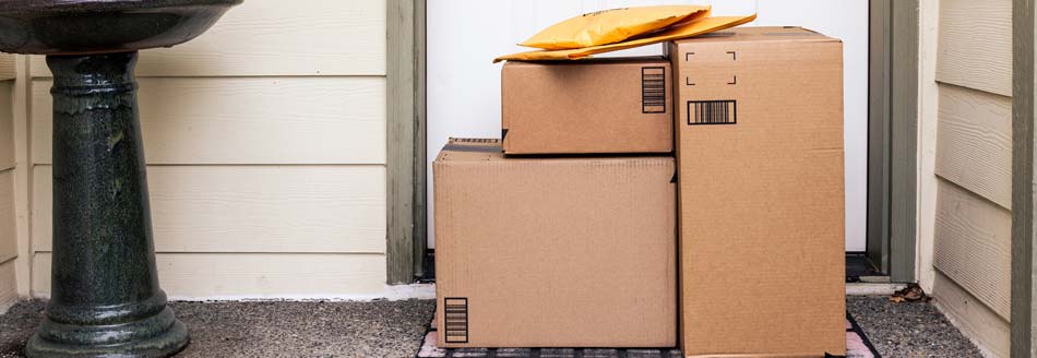 Paketkosten: Mehrere Pakete vor der Tür