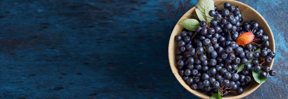 Apfelbeeren in einer Schale