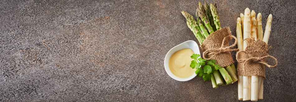 Grüner und weißer Spargel mit Sauce Hollandaise