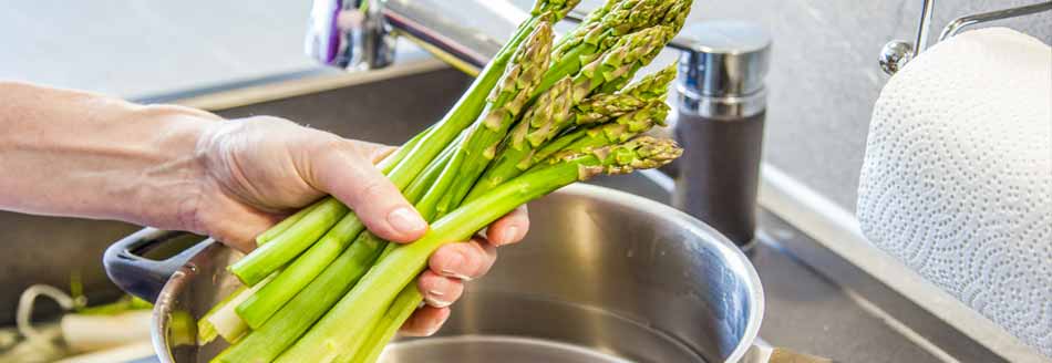 Grünen Spargel kochen