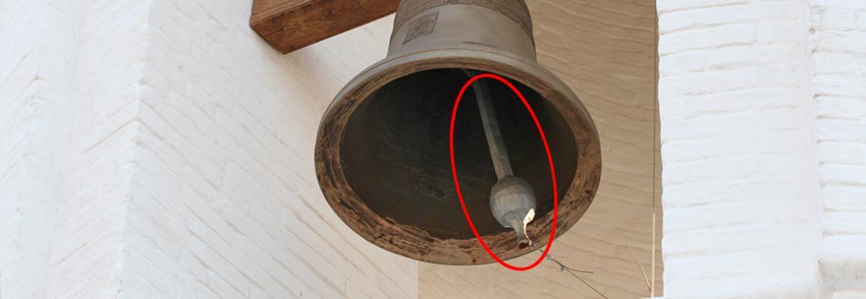 Klöppel in einer Glocke