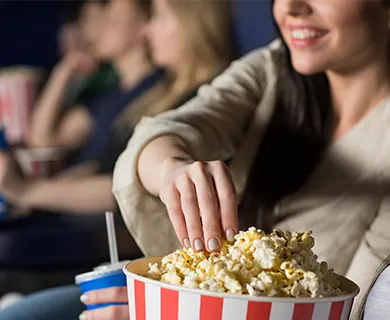Wandle deine °Punkte in einen Kinogutschein von MovieChoice um und genieße Popcorn allein oder zu zweit im Kino um die Ecke