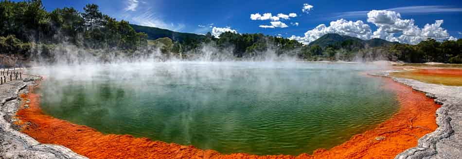 Neuseeland: Das Wasser im Champagne Pool ist etwa 74 Grad heiß