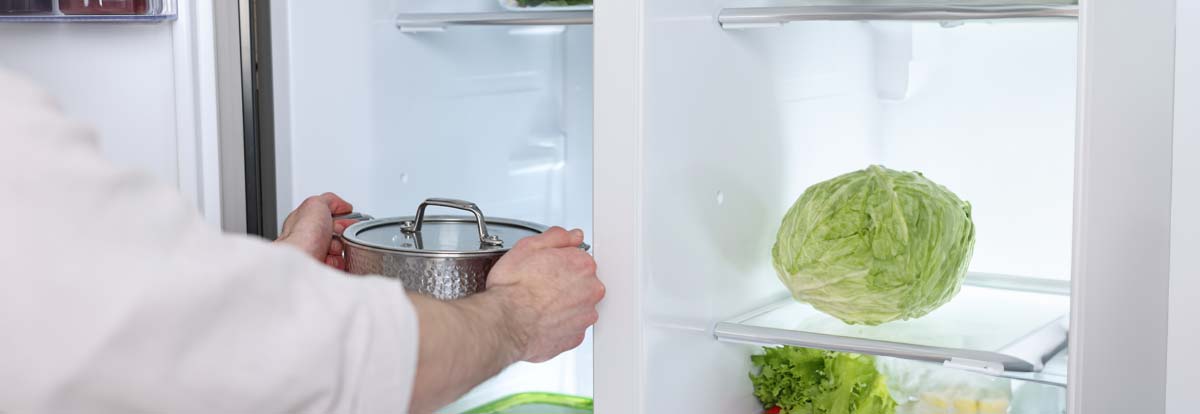 Vorsicht! Heißes Essen gehört nicht in den Kühlschrank