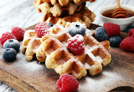 Essen und Genießen: Leckere Waffeln mit Beeren