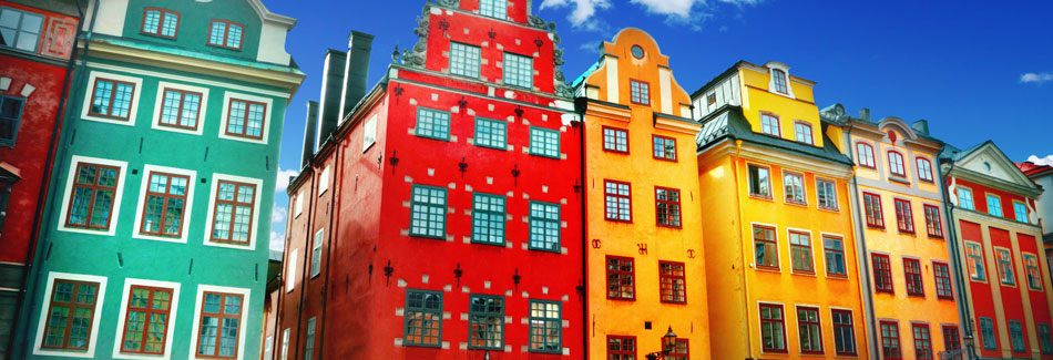 Städtetrips im Herbst: bunte Häuserreihen in Stockholm